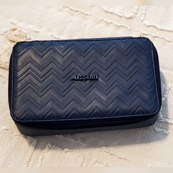 Missoni Navy Blue Chevron Zip Travel Case, Lined, Branded Zip Pull, Never Used - Picture 6 of 12